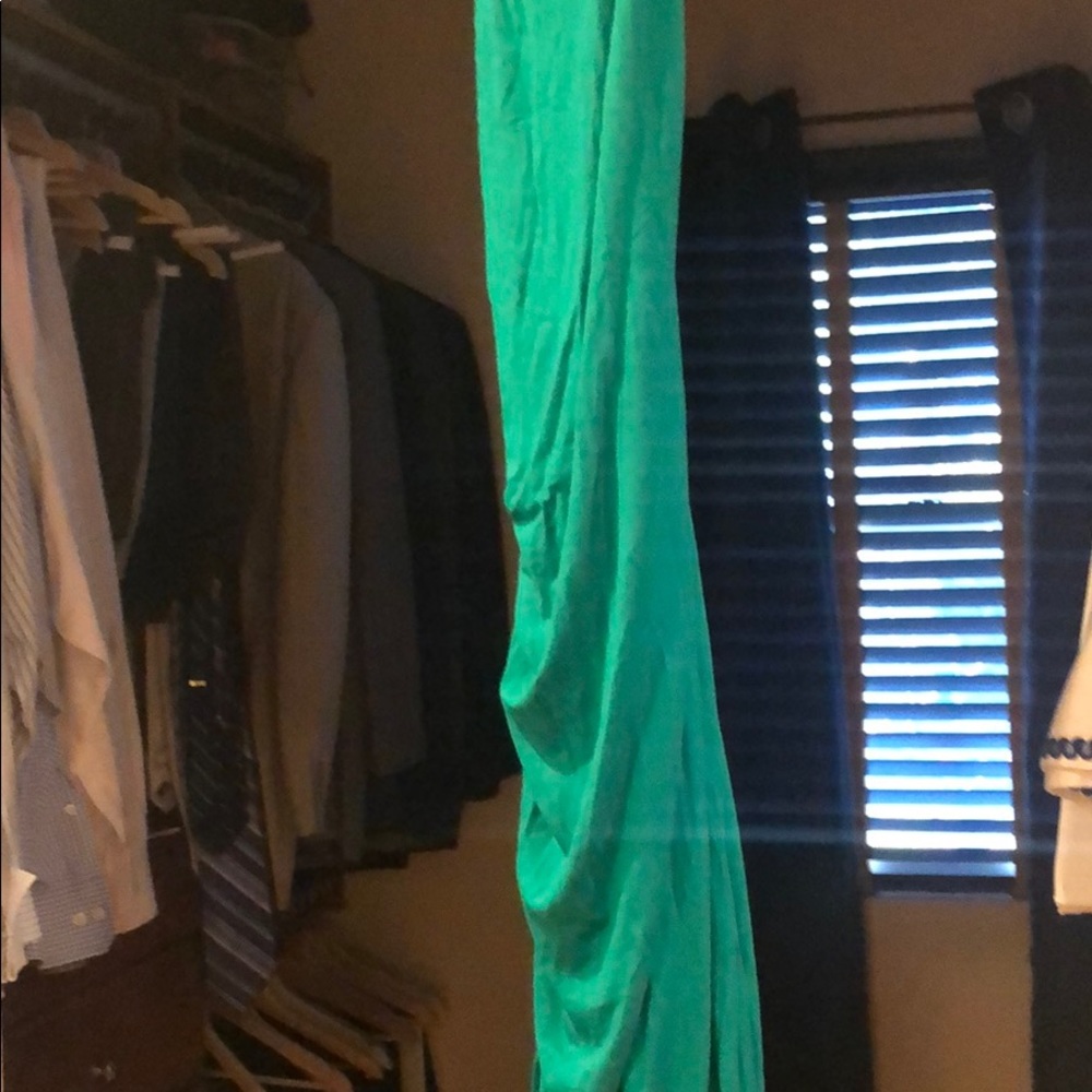 Green dress - Picture 2 of 3